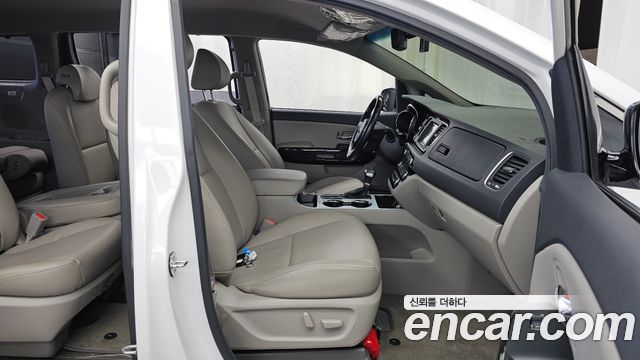 Kia Canival 2019 — photo 17