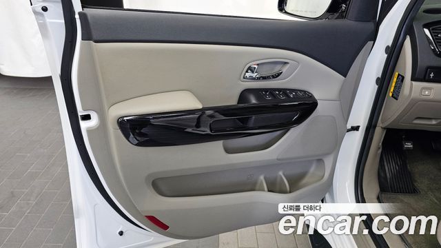 Kia Canival 2019 — photo 14