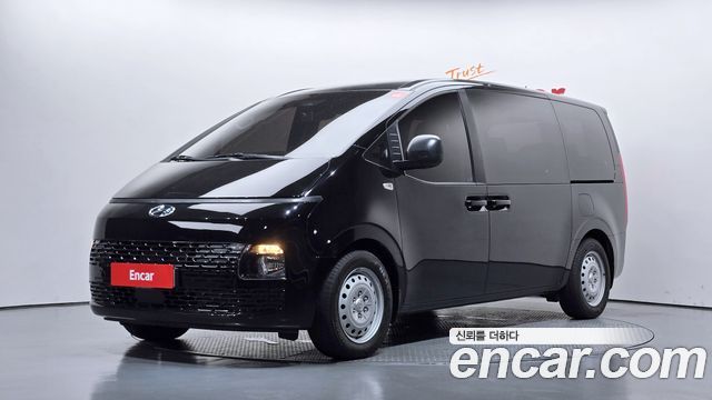 Hyundai Staria 2023 — photo 1