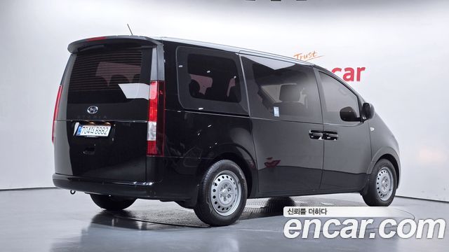 Hyundai Staria 2023 — photo 2