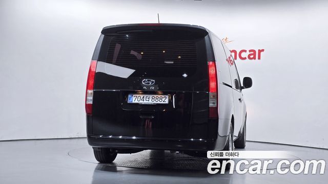 Hyundai Staria 2023 — photo 4