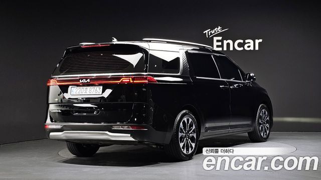 Kia Canival 2023 — photo 2