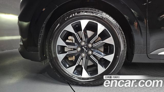 Kia Canival 2023 — photo 5