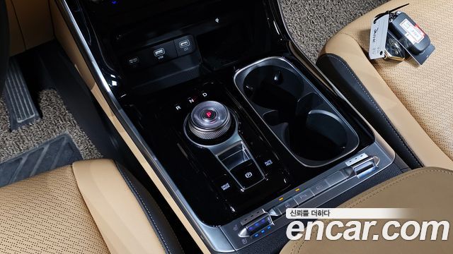 Kia Canival 2023 — photo 9