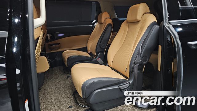 Kia Canival 2023 — photo 11