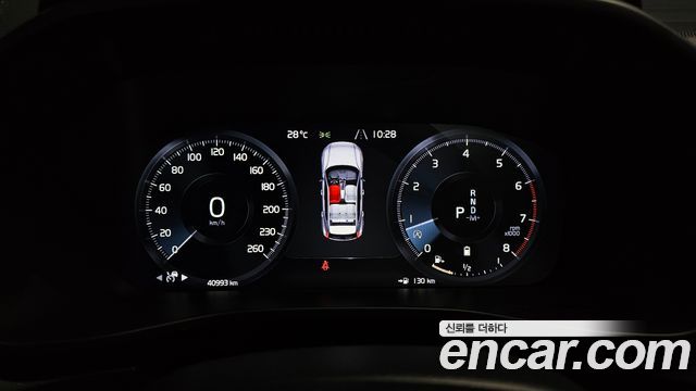 Volvo XC40 2022 — photo 11