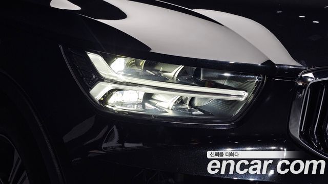 Volvo XC40 2022 — photo 8