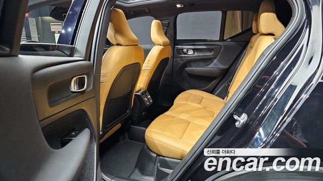Volvo XC40 2022 — photo 16