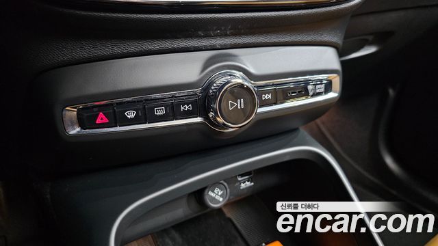 Volvo XC40 2022 — photo 31