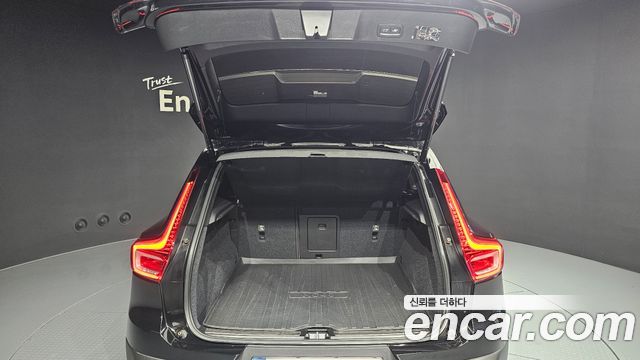 Volvo XC40 2022 — photo 40