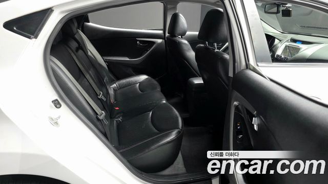 Hyundai AVANTE 2014 — photo 10
