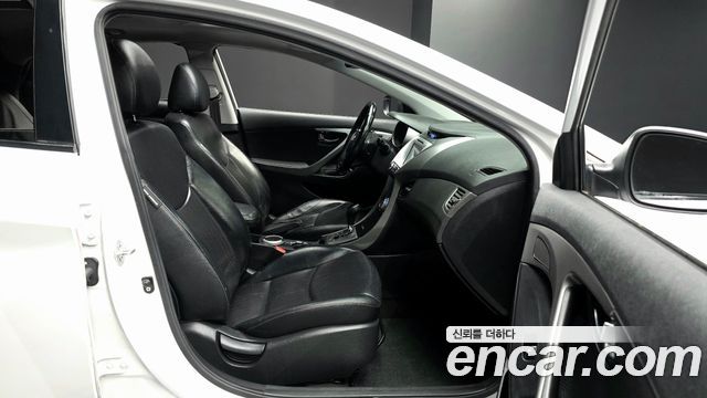 Hyundai AVANTE 2014 — photo 11