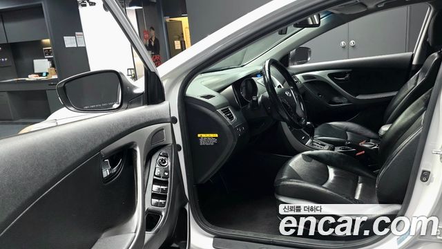 Hyundai AVANTE 2014 — photo 12