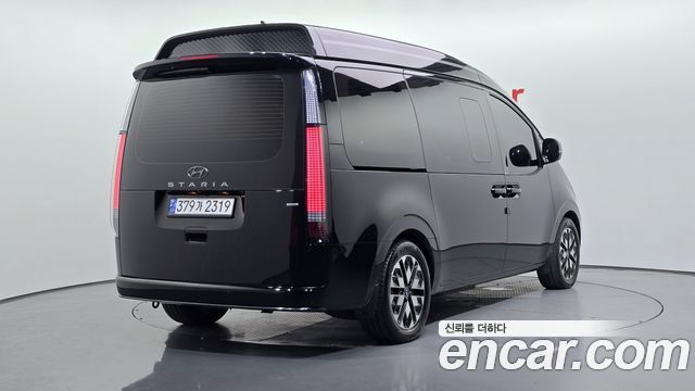 Hyundai Staria 2023 — photo 2