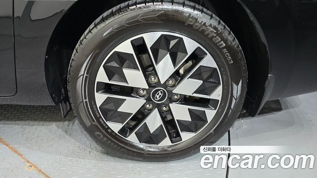 Hyundai Staria 2023 — photo 7