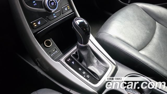 Hyundai AVANTE 2016 — photo 9