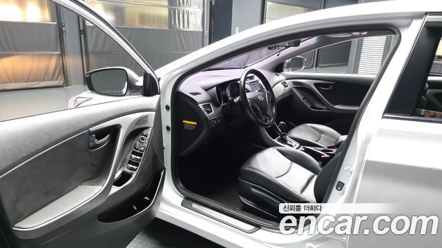 Hyundai AVANTE 2016 — photo 10