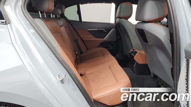 BMW 5-Series 2025 — photo 17