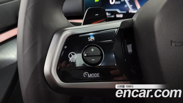 BMW 5-Series 2025 — photo 25