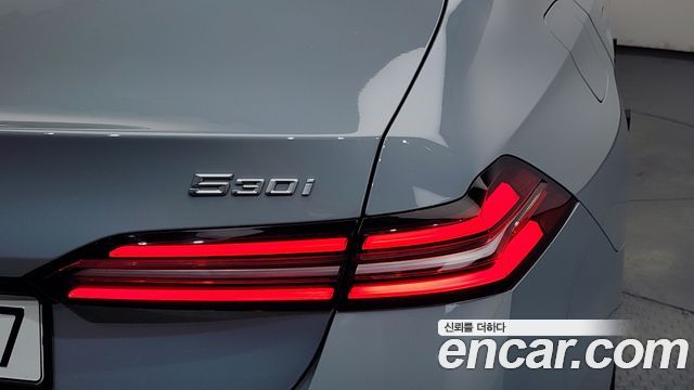 BMW 5-Series 2025 — photo 9