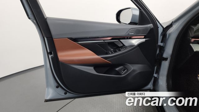 BMW 5-Series 2025 — photo 14