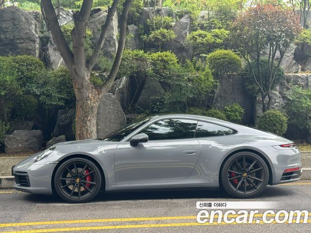 Porsche 911 2020 — photo 2