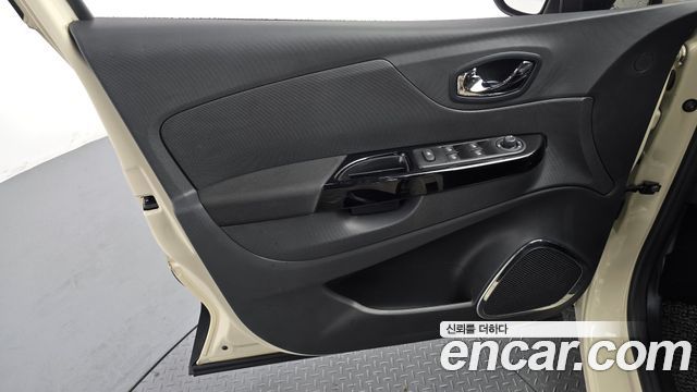 Renault Korea QM3 2016 — photo 14