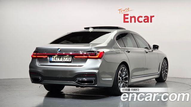 BMW 7-Series 2021 — photo 2