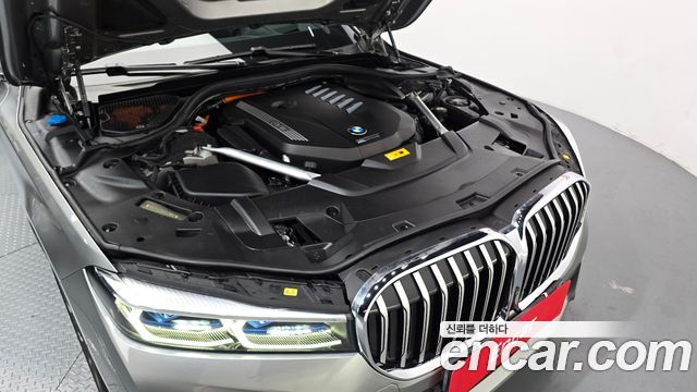 BMW 7-Series 2021 — photo 6