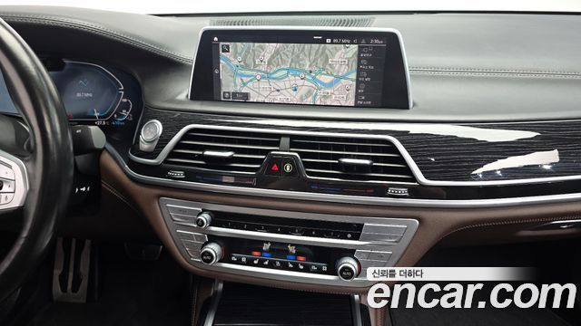 BMW 7-Series 2021 — photo 13