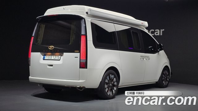 Hyundai Staria 2023 — photo 2