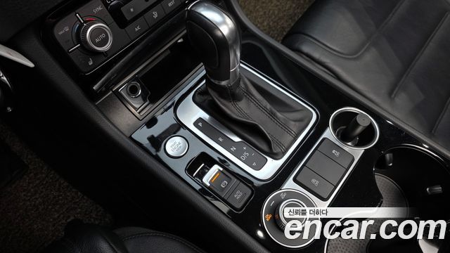 Volkswagen Touareg 2016 — photo 9