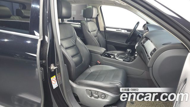 Volkswagen Touareg 2016 — photo 11