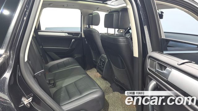 Volkswagen Touareg 2016 — photo 12