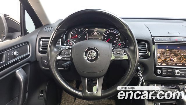 Volkswagen Touareg 2016 — photo 13