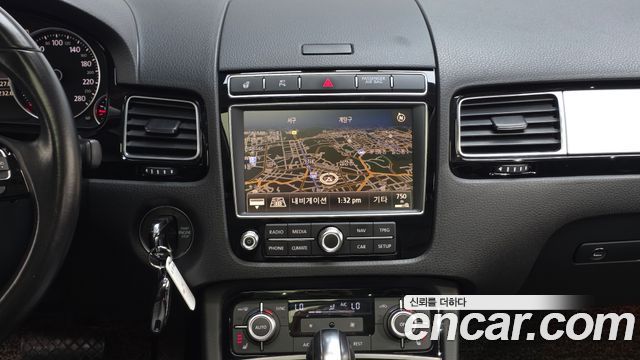 Volkswagen Touareg 2016 — photo 14