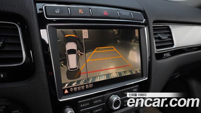 Volkswagen Touareg 2016 — photo 15