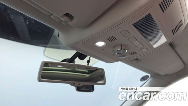 Volkswagen Touareg 2016 — photo 18