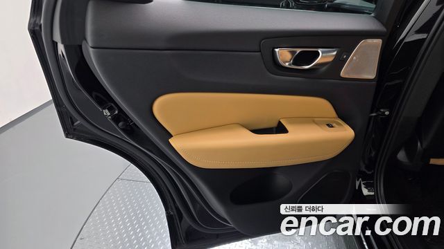 Volvo XC60 2024 — photo 15