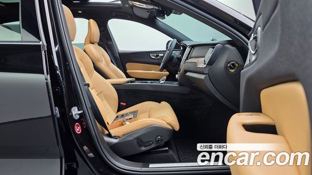Volvo XC60 2024 — photo 16