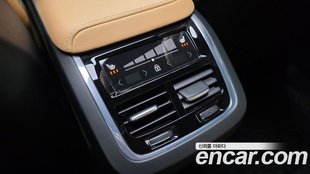 Volvo XC60 2024 — photo 31