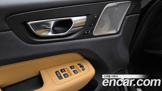 Volvo XC60 2024 — photo 32