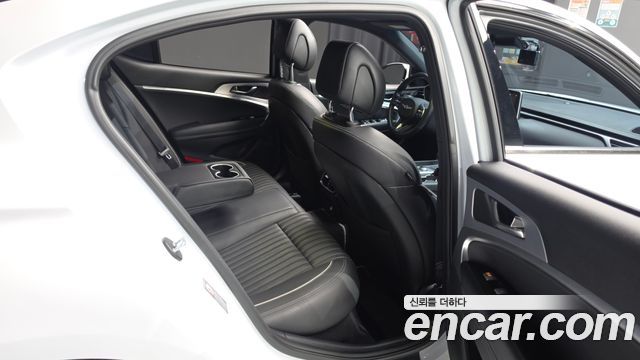 Genesis G70 2018 — photo 17