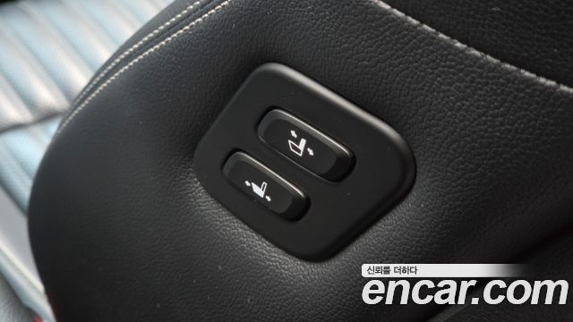 Genesis G70 2018 — photo 22