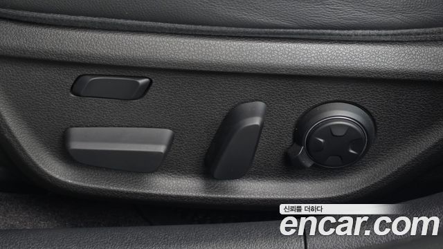 Genesis G70 2018 — photo 31