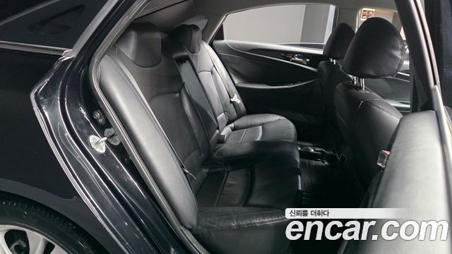 Hyundai Sonata 2011 — photo 12