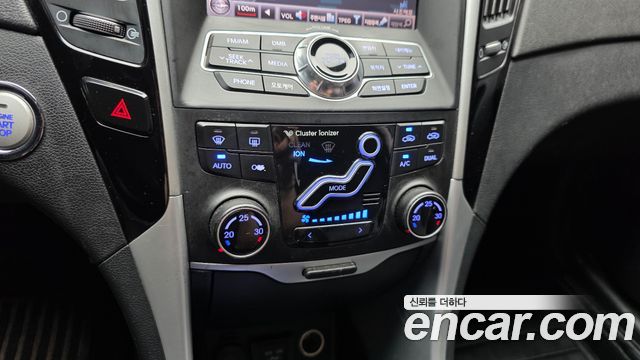 Hyundai Sonata 2011 — photo 16