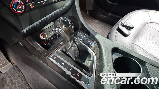 Kia K5 2011 — photo 9