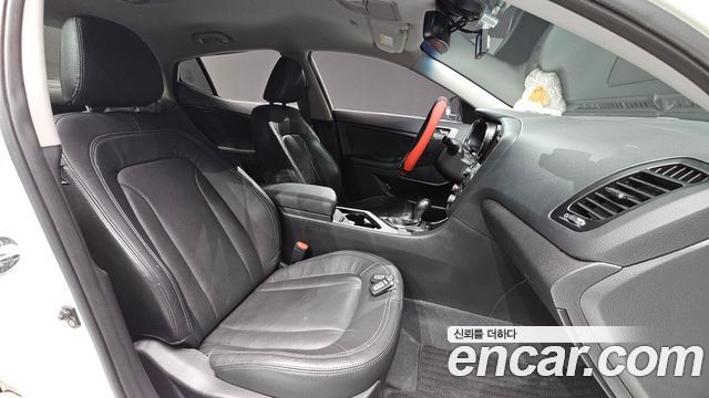 Kia K5 2011 — photo 10