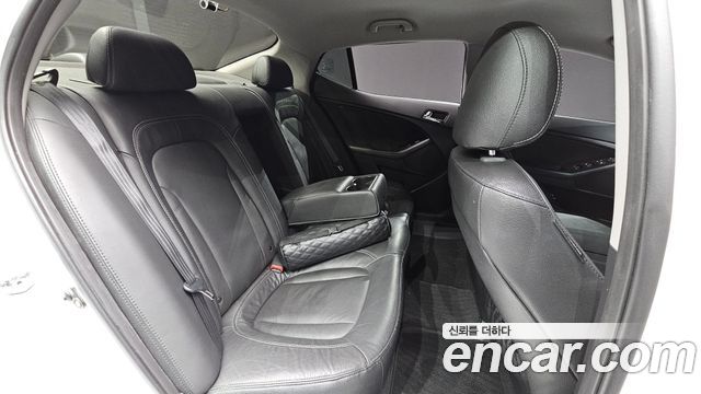 Kia K5 2011 — photo 18